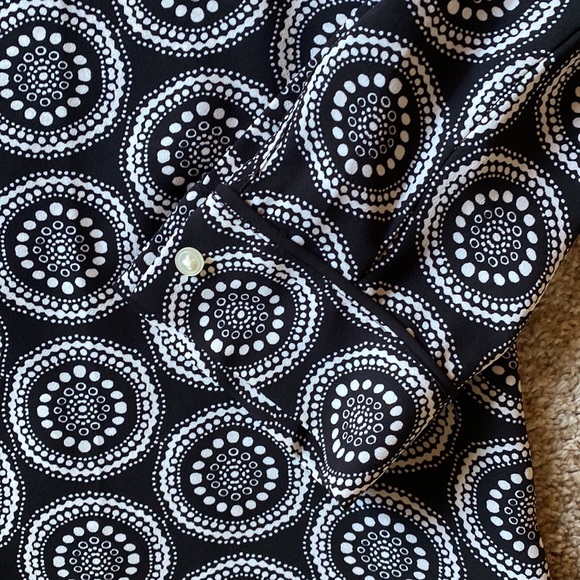 Loft blouse, great should detail in opposite pattern! Button close on sleeve. - Picture 4 of 4